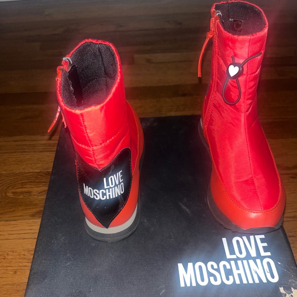 ❤️ AUTHENTIC ❤️Red moschino boots